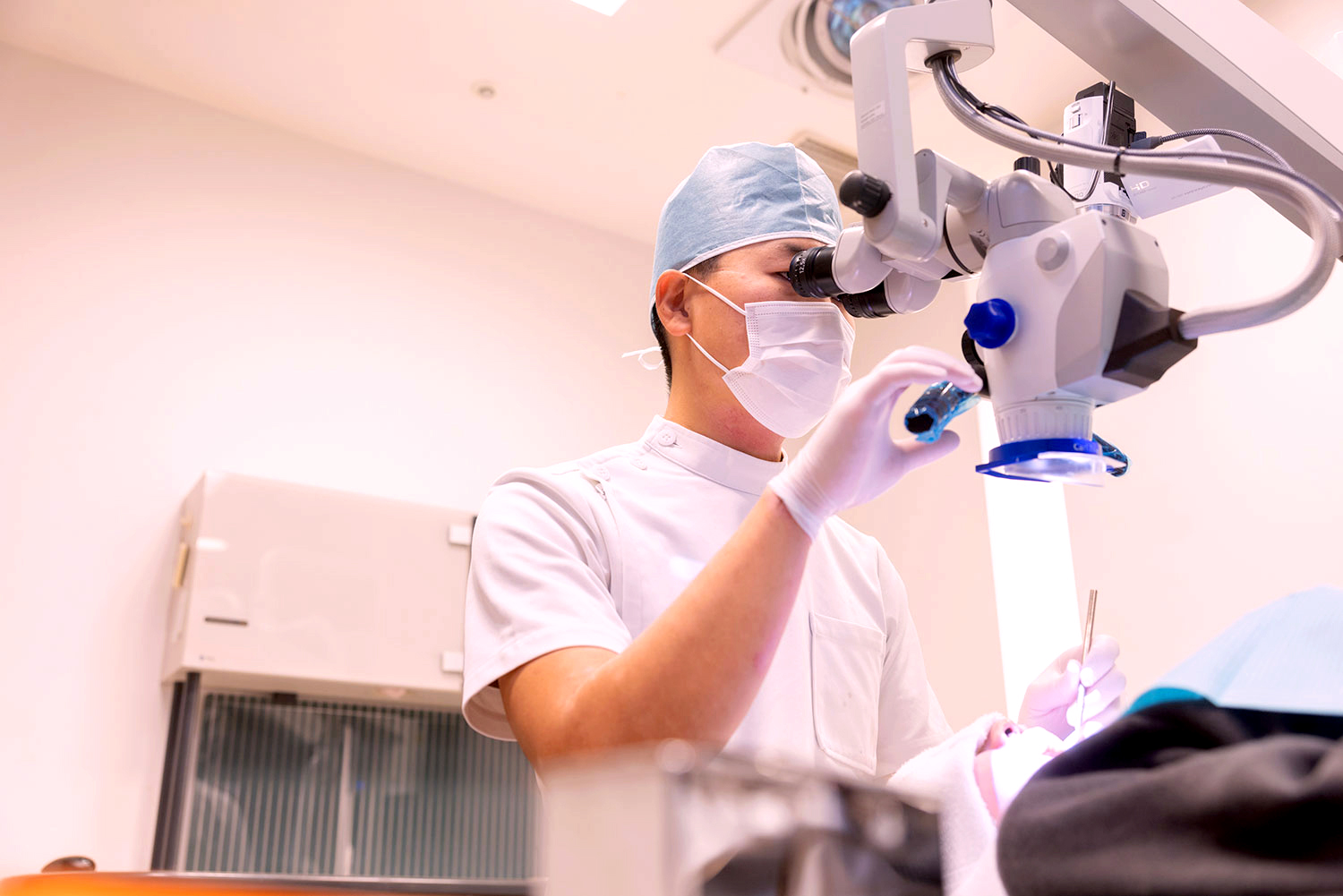 マイクロスコープで細部まで確認