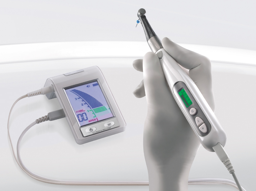 根管長測定器で正確に計測